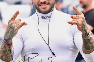 Lucas Lucco brilha nas pistas: Cantor alcança segundo lugar na Porsche Cup em Goiânia